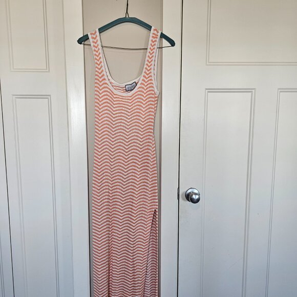 RNWY Open Back Slit Crochet Summer Cover up - Picture 4 of 4